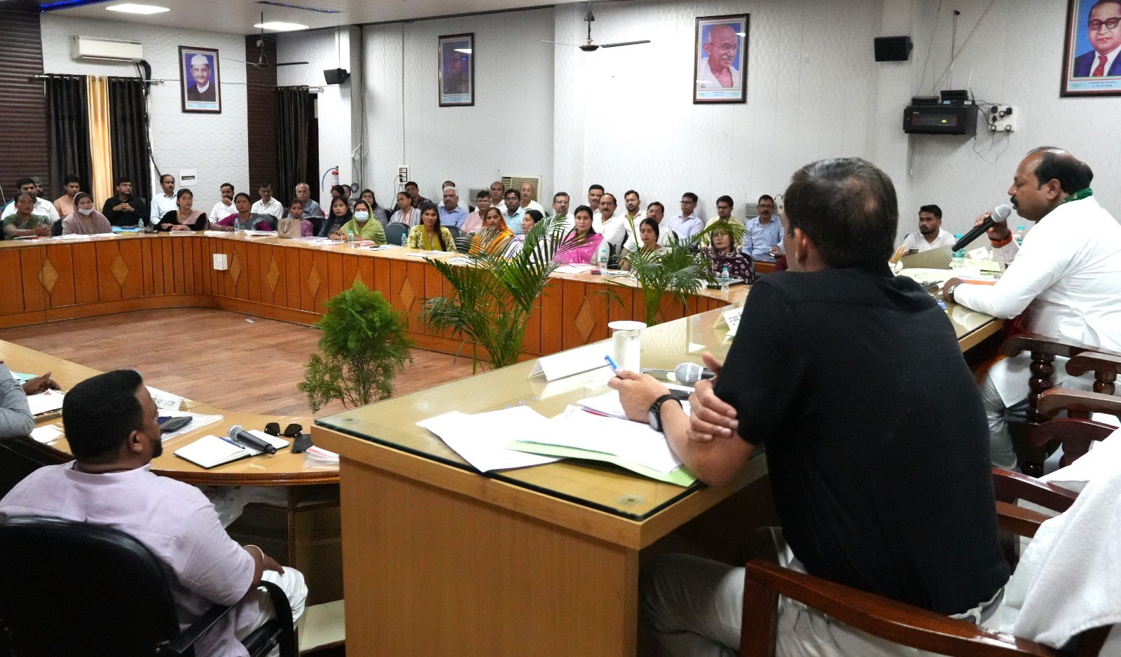 जिला पंचायत की पहली बैठक में विकास कार्यों के लिए तैयार किया रोड मैप